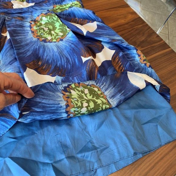 BCBG Paris 100% silk dress, sz 12, EUC, fully lined, halter style, knee length, - Picture 9 of 10